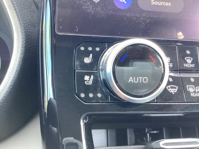 Used 2024 Toyota Highlander Limited AWD/4WD image 21