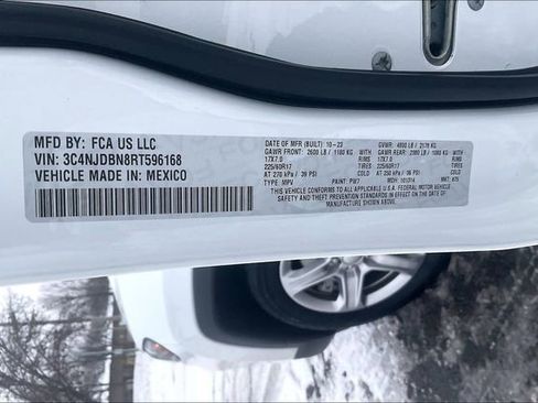 Used 2024 Jeep Compass Latitude image 32