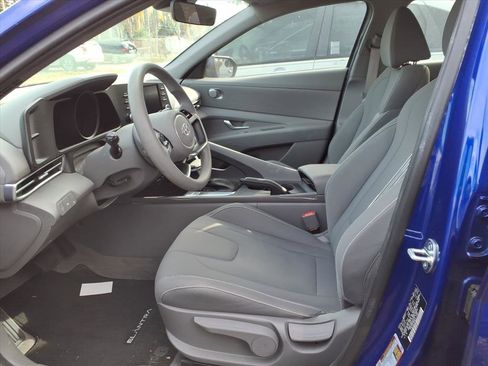 Used 2023 Hyundai Elantra SEL image 11