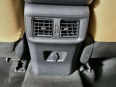 Used 2020 Toyota RAV4 LE AWD/4WD image 24