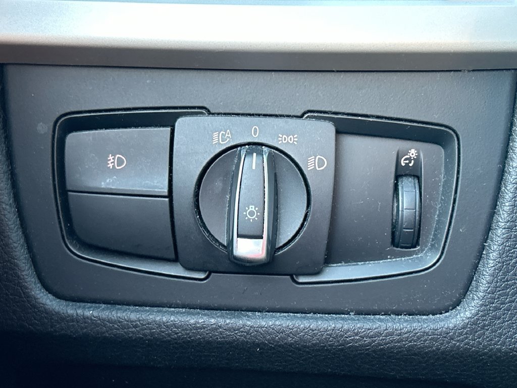 Used 2014 BMW 320i Sedan RWD image 19