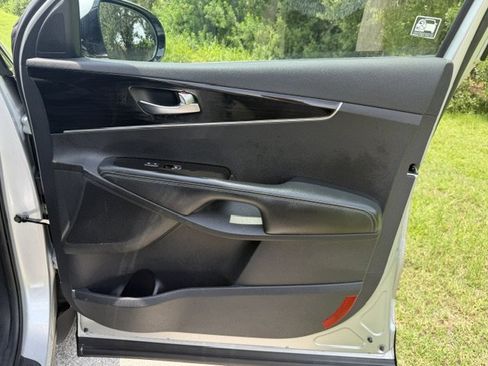 Used 2019 Kia Sorento FWD image 14