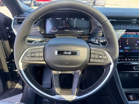 New 2026 Jeep Grand Cherokee L Limited w/ Limited Altitude Package AWD/4WD image 10
