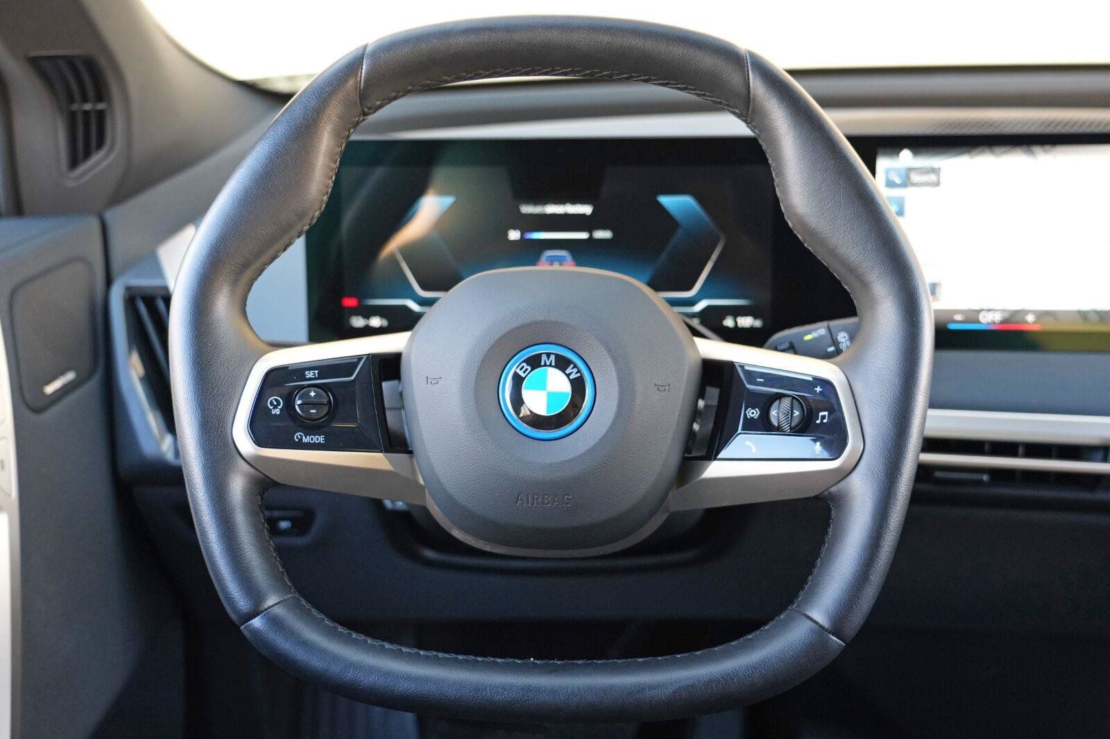 Used 2022 BMW iX xDrive50 w/ Premium Package AWD/4WD image 21