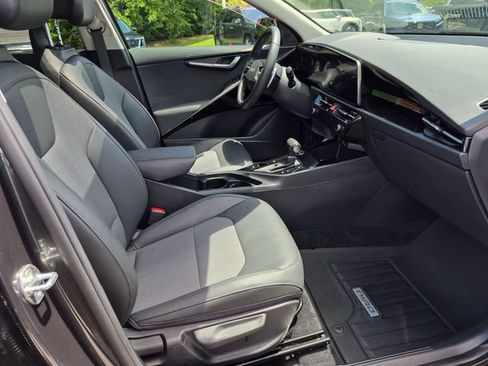 Used 2024 Kia Niro EX Touring FWD image 27