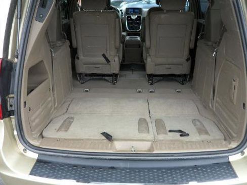 Used 2010 Chrysler Town & Country Limited w/ Entertainment Group #3 image 18