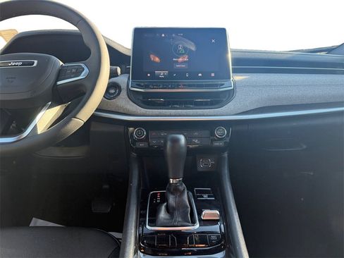 Certified 2024 Jeep Compass Latitude image 11