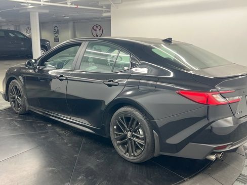 Used 2026 Toyota Camry SE FWD image 4