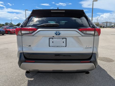 Used 2023 Toyota RAV4 XSE AWD/4WD image 5