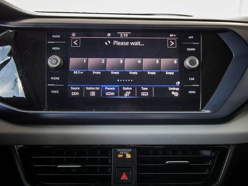 Used 2022 Volkswagen Taos SE w/ Panoramic Sunroof Package FWD image 40
