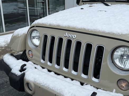 Used 2018 Jeep Wrangler Unlimited Sahara image 7