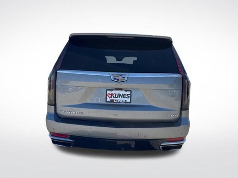 Used 2023 Cadillac Escalade Premium Luxury AWD/4WD image 10