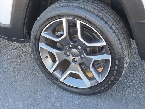 Used 2021 Jeep Renegade Latitude w/ Luxury Group I image 18