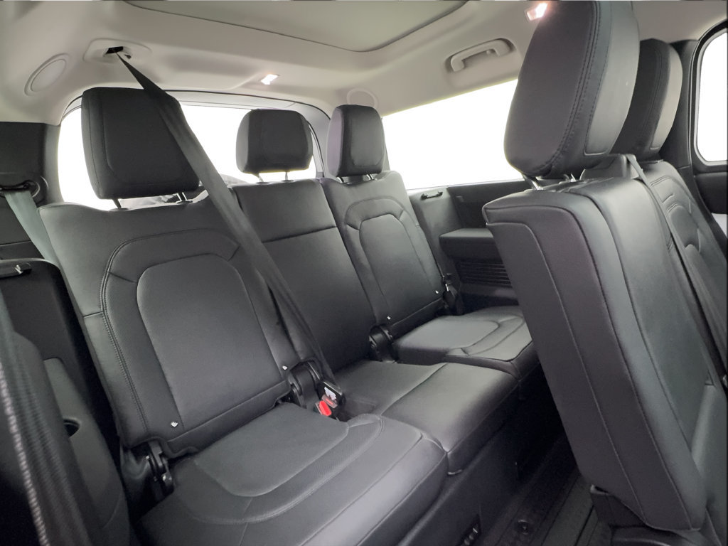 Used 2023 Land Rover Defender 130 SE AWD/4WD image 32