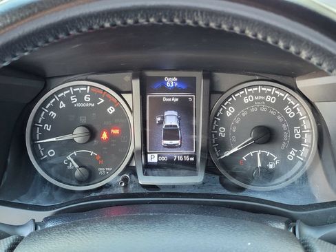 Used 2022 Toyota Tacoma TRD Off-Road w/ Technology Package AWD/4WD image 10