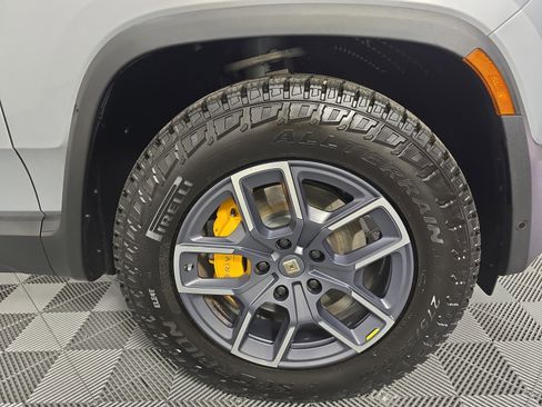 Used 2022 Rivian R1S Launch Edition image 11