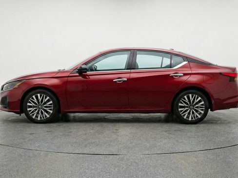 Used 2025 Nissan Altima 2.5 SV image 5