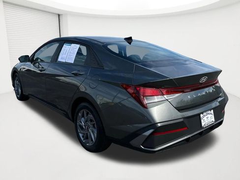 Certified 2024 Hyundai Elantra SEL FWD image 7