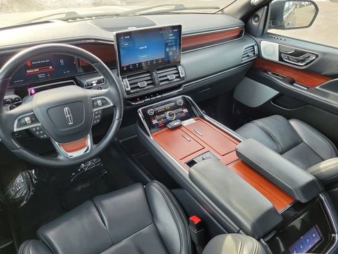 Used 2023 Lincoln Navigator Reserve image 22