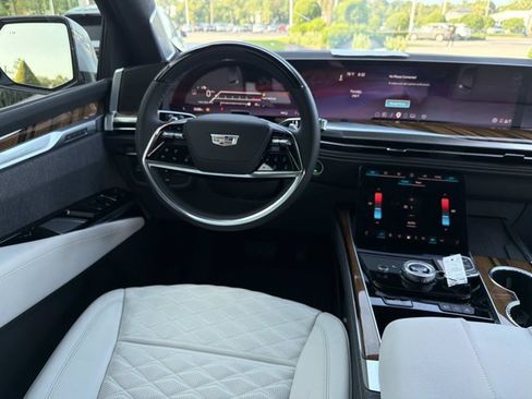 Used 2026 Cadillac Escalade Platinum Sport AWD/4WD image 27
