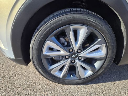 Used 2022 Chevrolet Bolt EUV LT w/ Convenience Package image 16