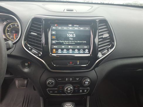 Used 2022 Jeep Cherokee Limited w/ Mopar Interior Package image 11