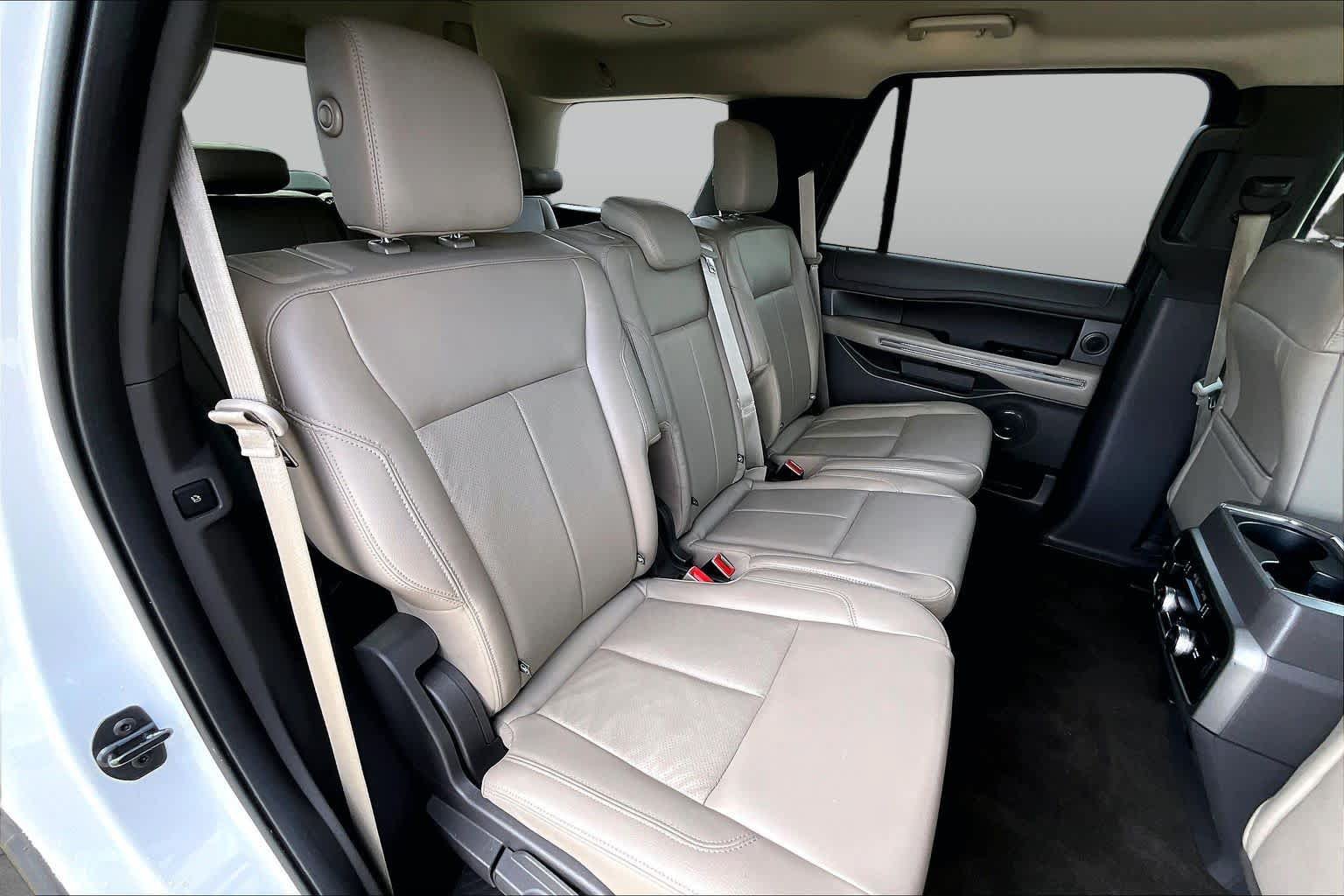 Used 2019 Ford Expedition XLT w/ Equipment Group 202A RWD image 20