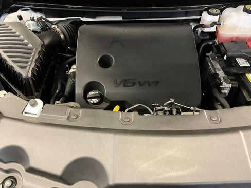 Used 2023 Chevrolet Traverse LS FWD image 7