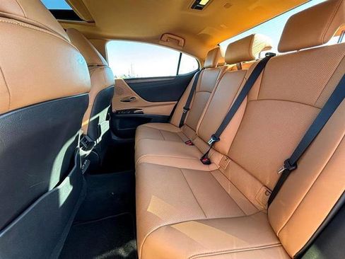Used 2024 Lexus ES 350 w/ Premium Package image 39