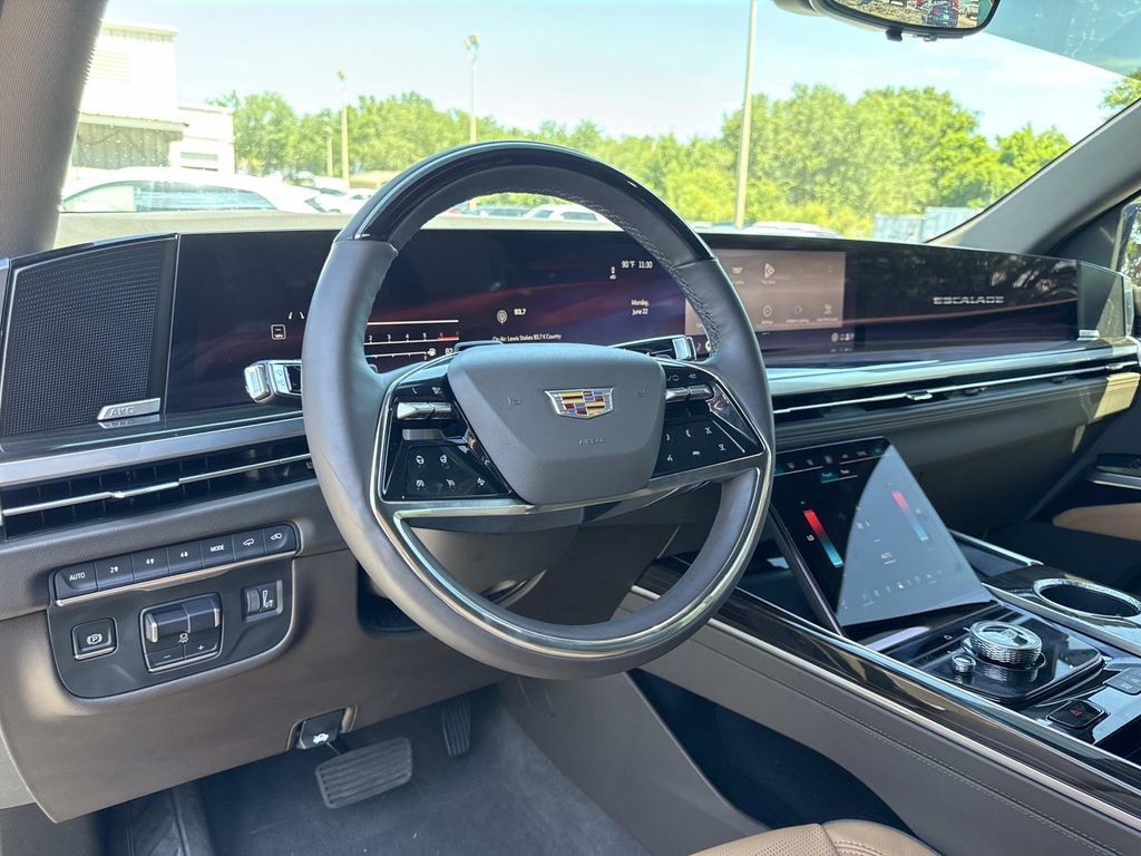 Certified 2025 Cadillac Escalade Premium Luxury w/ Touring Package AWD/4WD image 34