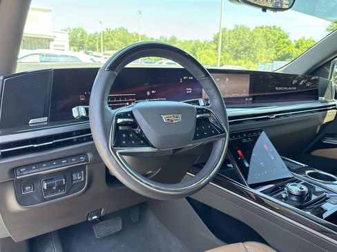 Certified 2025 Cadillac Escalade Premium Luxury w/ Touring Package AWD/4WD image 34