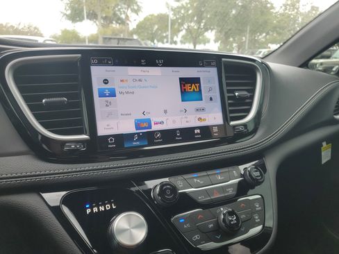 New 2026 Chrysler Pacifica Select image 19