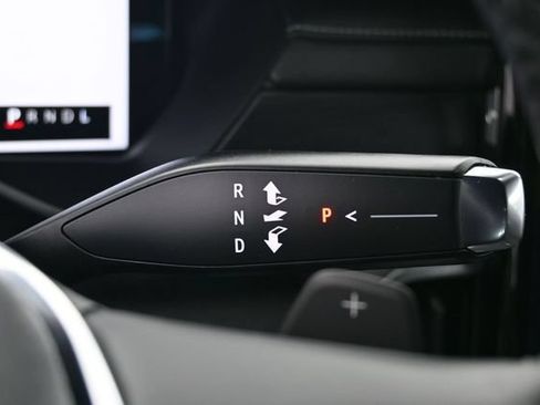 Used 2025 GMC Acadia Elevation FWD image 23