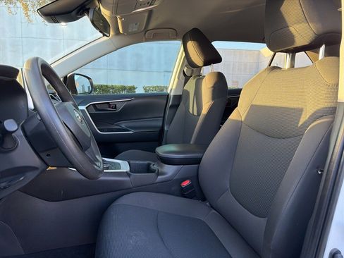 Used 2024 Toyota RAV4 LE image 9