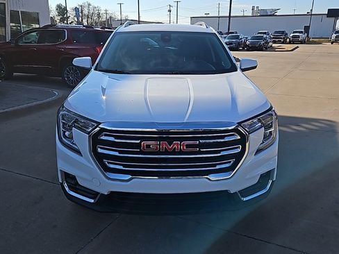 Used 2024 GMC Terrain SLT image 2