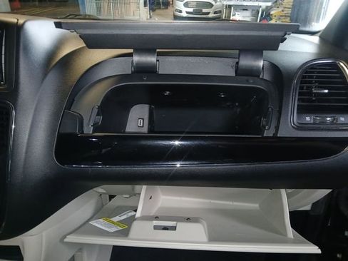 Used 2017 Dodge Grand Caravan SXT w/ Driver Convenience Group FWD image 45