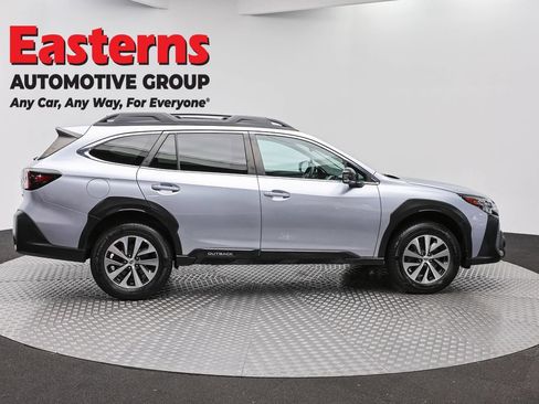 Used 2023 Subaru Outback Premium AWD/4WD image 4