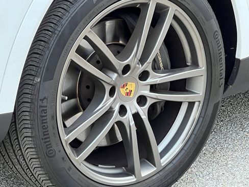 Certified 2023 Porsche Cayenne Platinum Edition AWD/4WD image 13