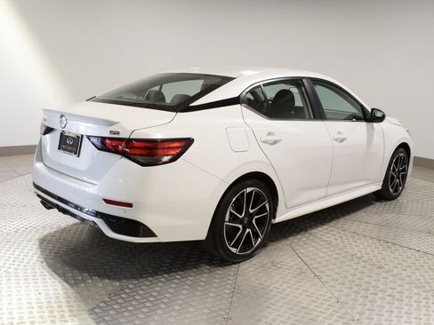 Used 2024 Nissan Sentra SR FWD image 9