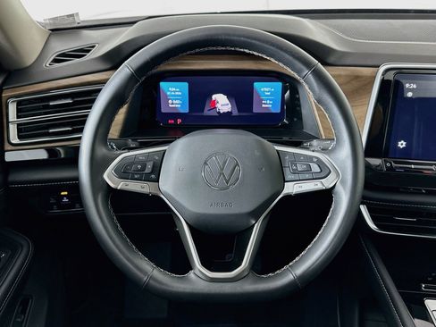 Used 2025 Volkswagen Atlas SE FWD image 18