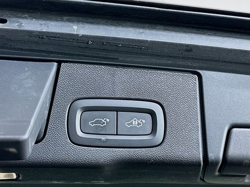 Used 2025 Volvo XC60 B5 Plus image 30
