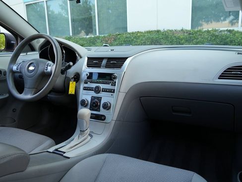 Used 2011 Chevrolet Malibu LS FWD image 7