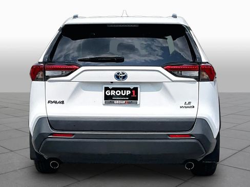 Used 2022 Toyota RAV4 LE AWD/4WD image 5
