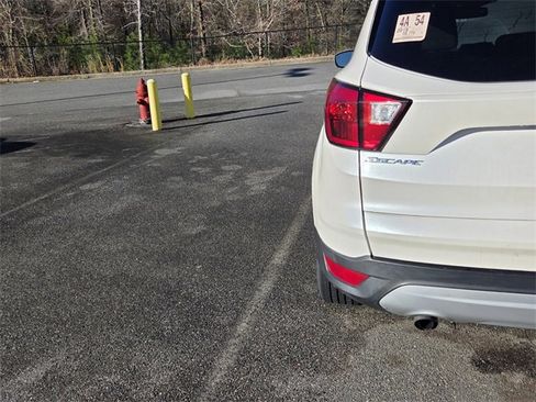 Used 2019 Ford Escape SE image 17