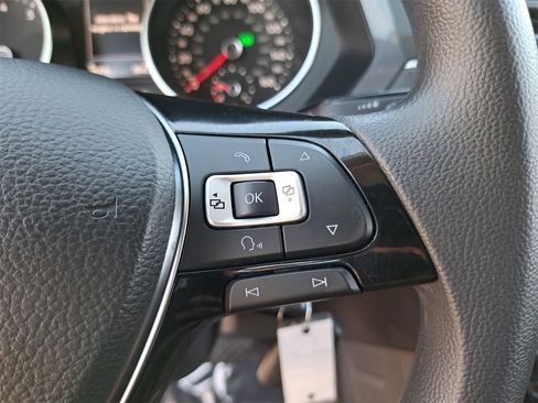 Used 2018 Volkswagen Tiguan S image 19