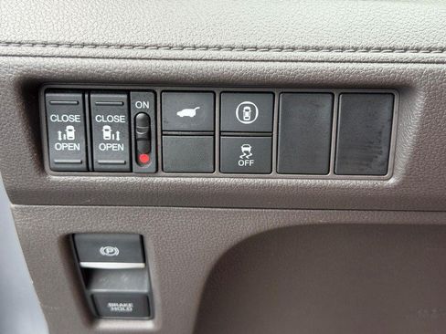 Used 2023 Honda Odyssey EX-L image 17