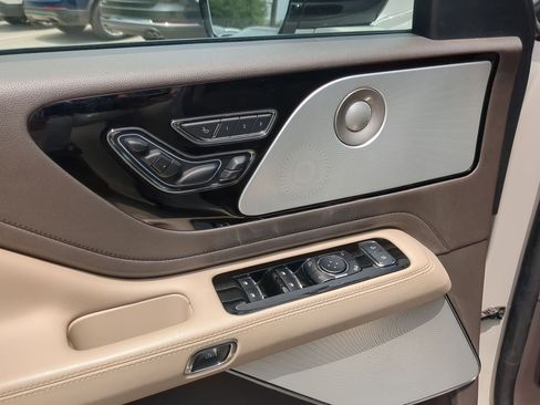Used 2023 Lincoln Aviator Reserve w/ Equipment Group 201A AWD/4WD image 12
