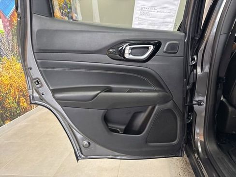 Used 2022 Jeep Compass Altitude w/ Sun and Sound Group image 37