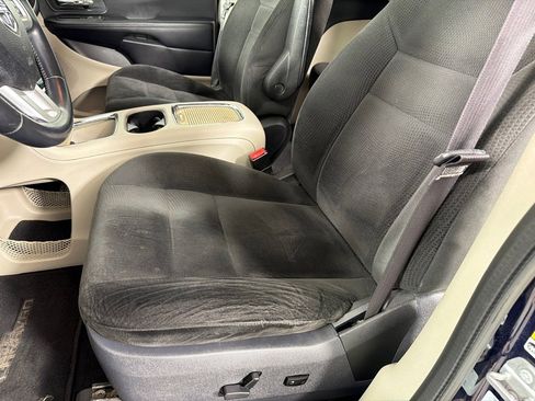 Used 2016 Dodge Grand Caravan SXT w/ Rear Park Assist Package FWD image 11