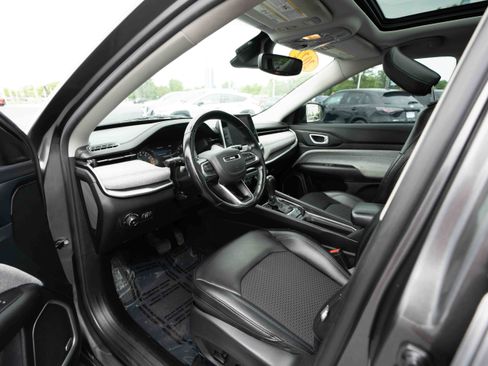 Used 2022 Jeep Compass Latitude w/ Sun and Sound Group FWD image 8